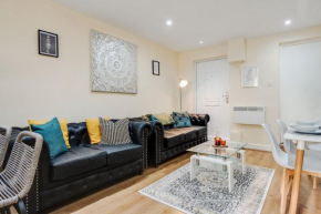 Huge 5BDRM Ensuite in Liverpool Monthly discounts Bu Hinkley Homes Short Lets & Serviced Accomodation